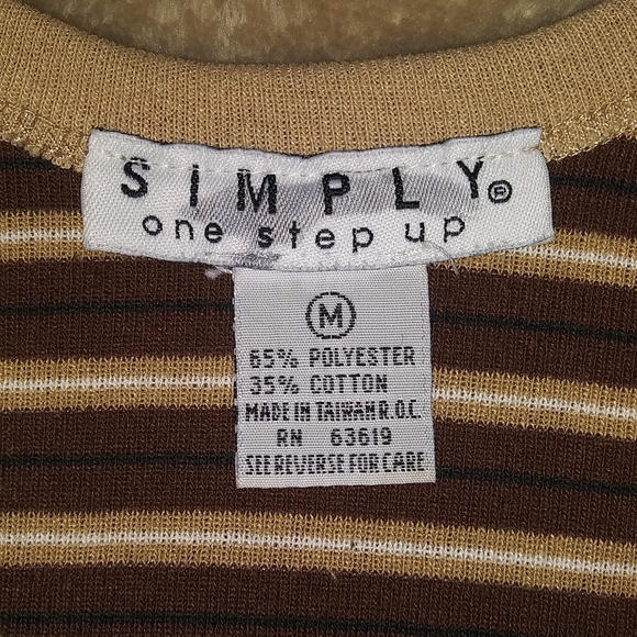 🌺STRIPEY SCOOP NECK TEE - Picture 3 of 3